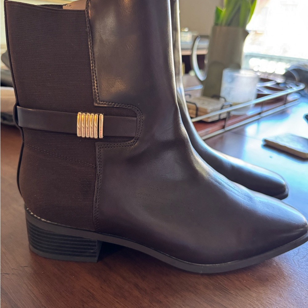 AUBRIE SQUARE TOE BOOTIES IN FAUX LEATHER - like new / size 11